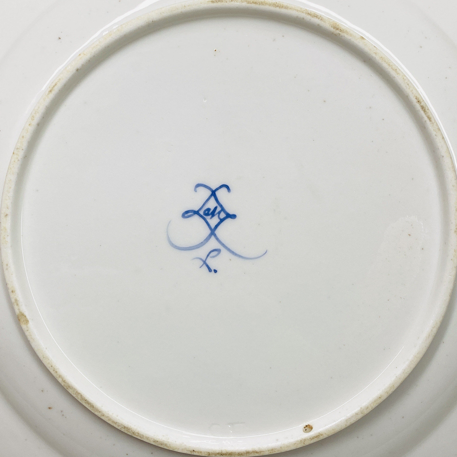 Sèvres - Assiette à décor de bouquets de fleurs - XVIIIe siècle