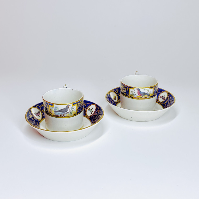 Tournai - Two rare cups called "To the birds of Buffon", from the service of the Duke of Orléans - 1787-1792 - Price on request.