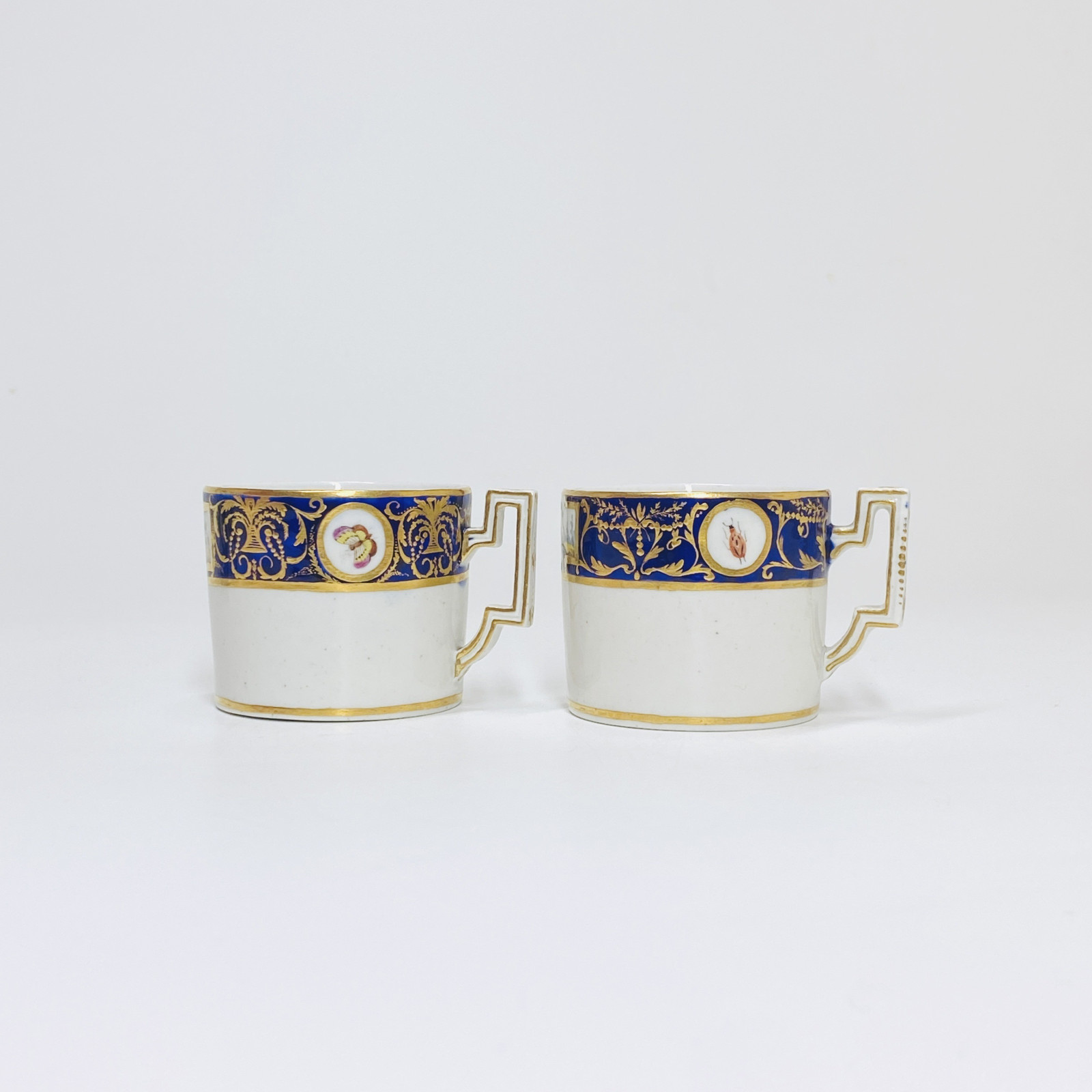 Tournai - Deux rares tasses dites "aux oiseaux de Buffon", provenant du service du duc d'Orléans - 1787-1792 - Prix sur demande.