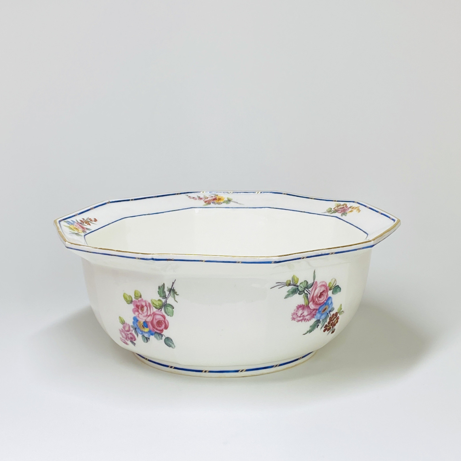 Sèvres - Salad bowl decorated with bouquets of flowers - Eighteenth century