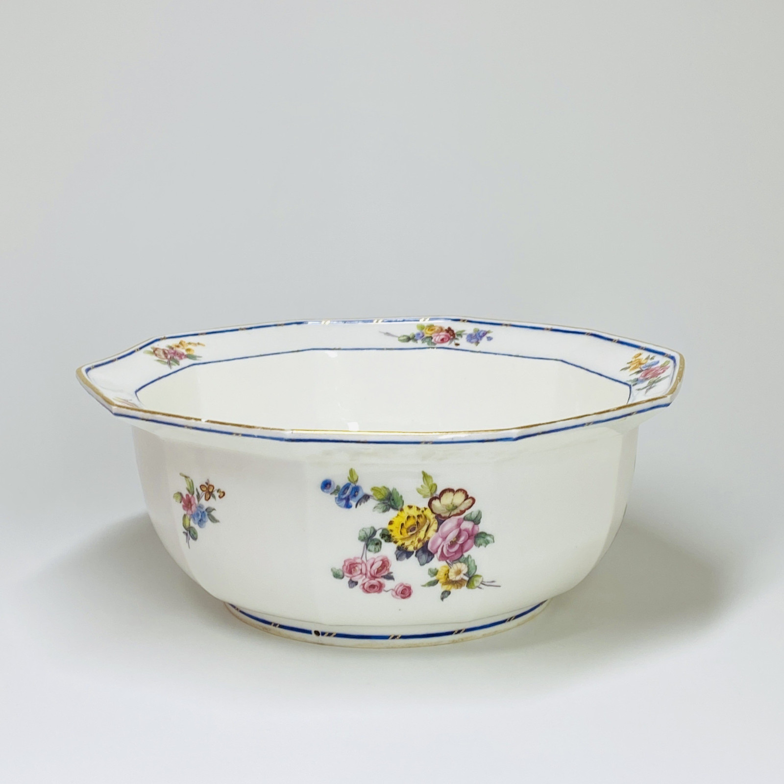 Sèvres - Salad bowl decorated with bouquets of flowers - Eighteenth century