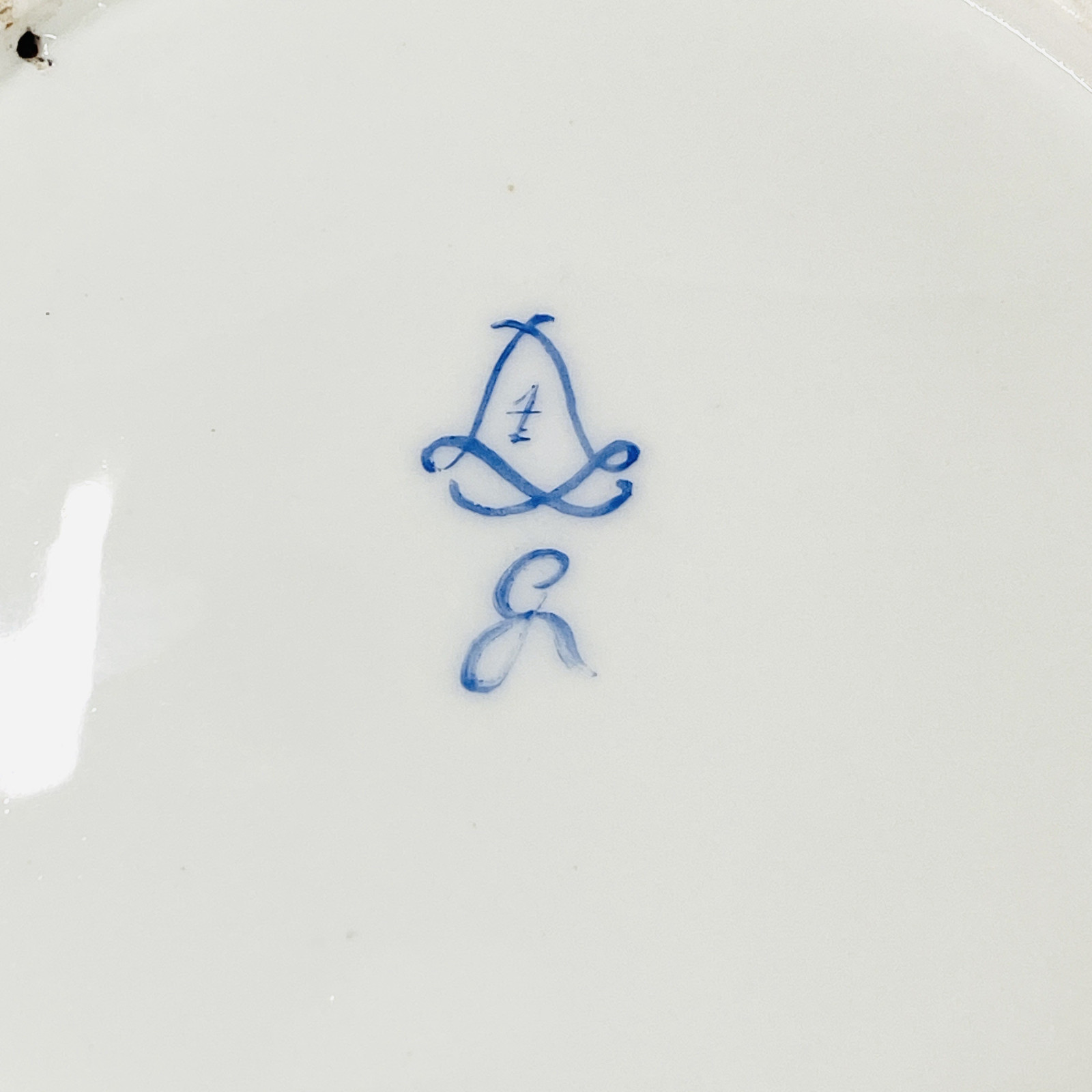 Sèvres - Salad bowl decorated with bouquets of flowers - Eighteenth century