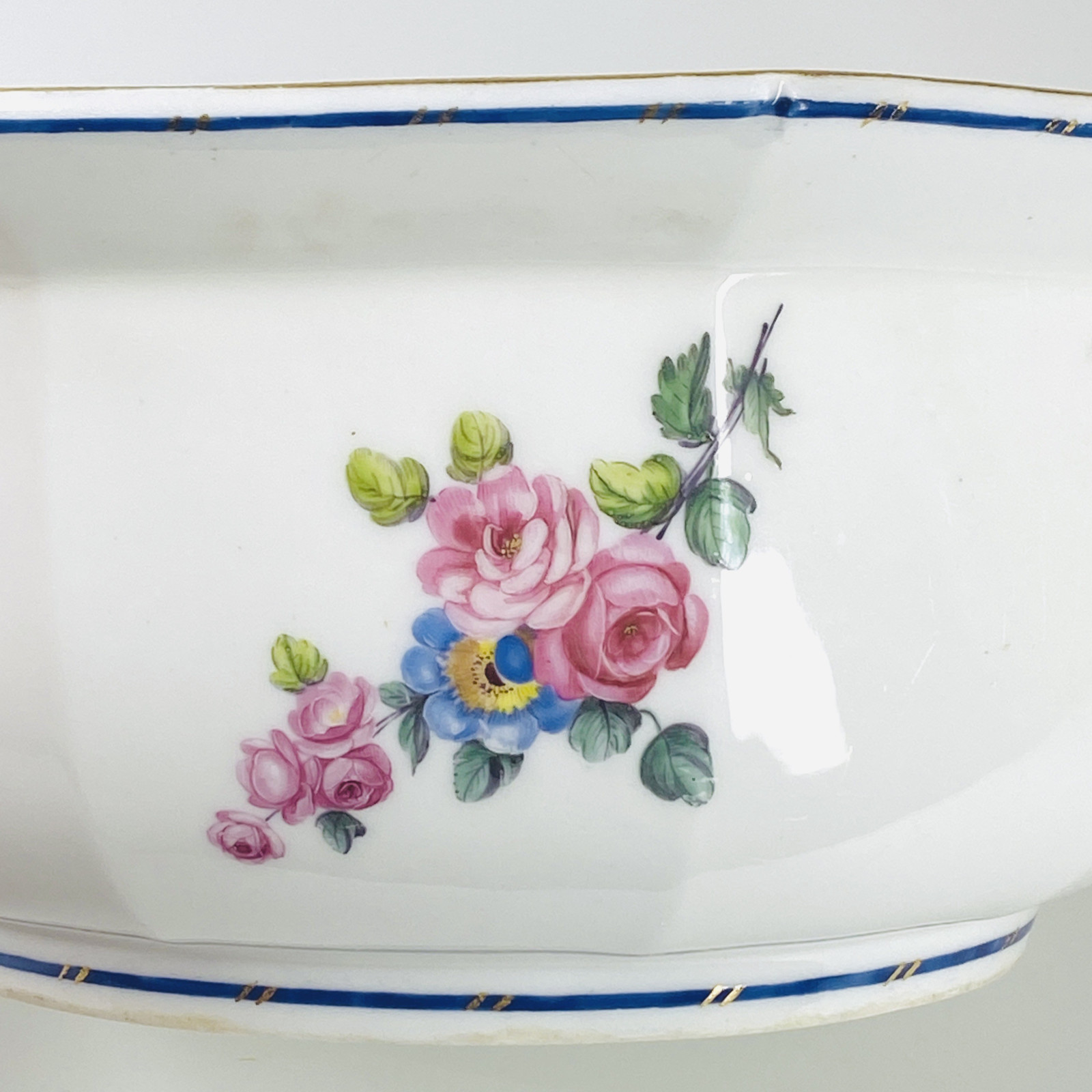 Sèvres - Saladier à mortier à décor de bouquets de fleurs - XVIIIe siècle