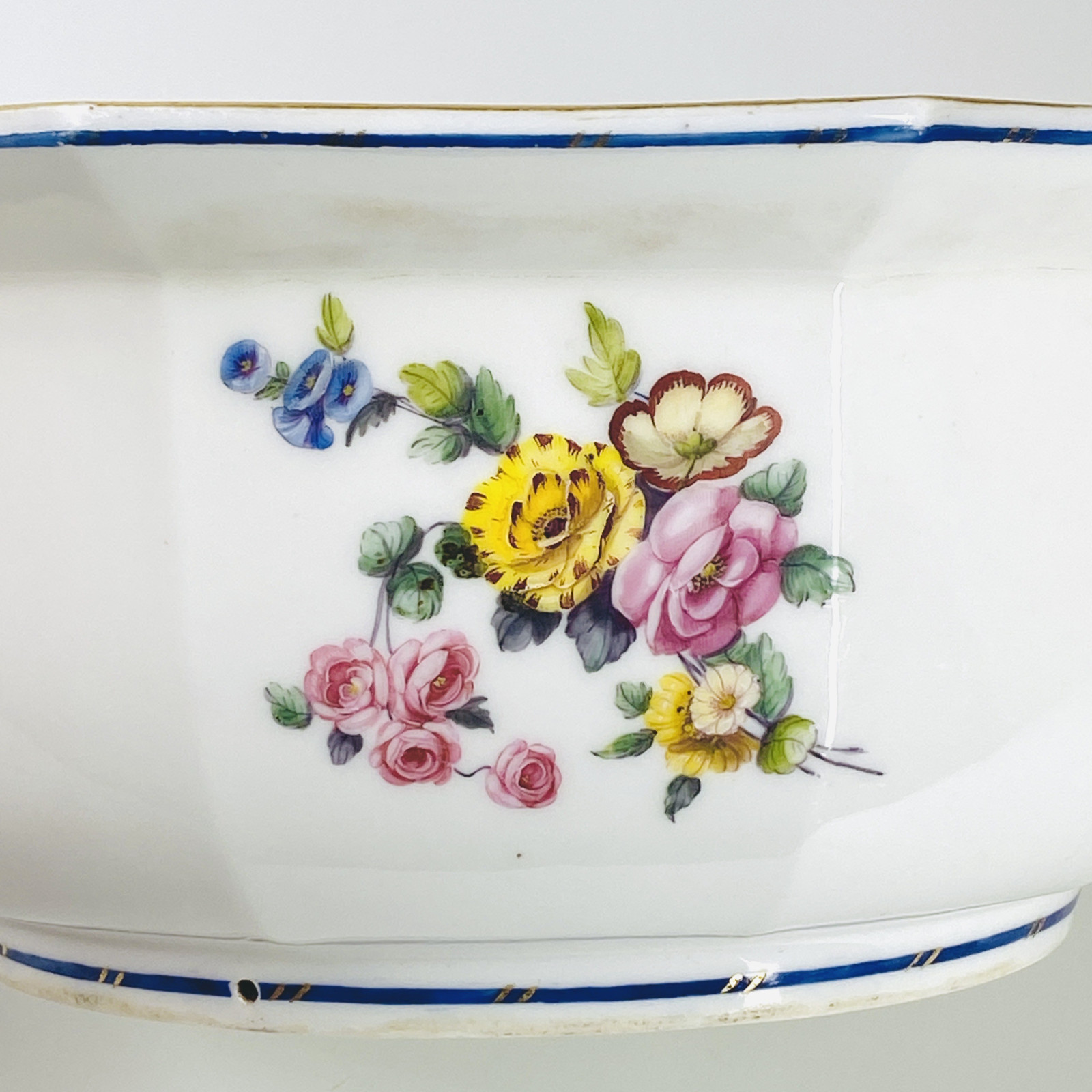 Sèvres - Saladier à mortier à décor de bouquets de fleurs - XVIIIe siècle