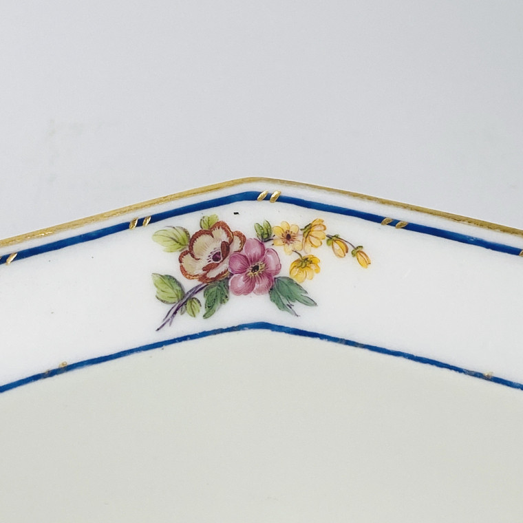 Sèvres - Saladier à mortier à décor de bouquets de fleurs - XVIIIe siècle