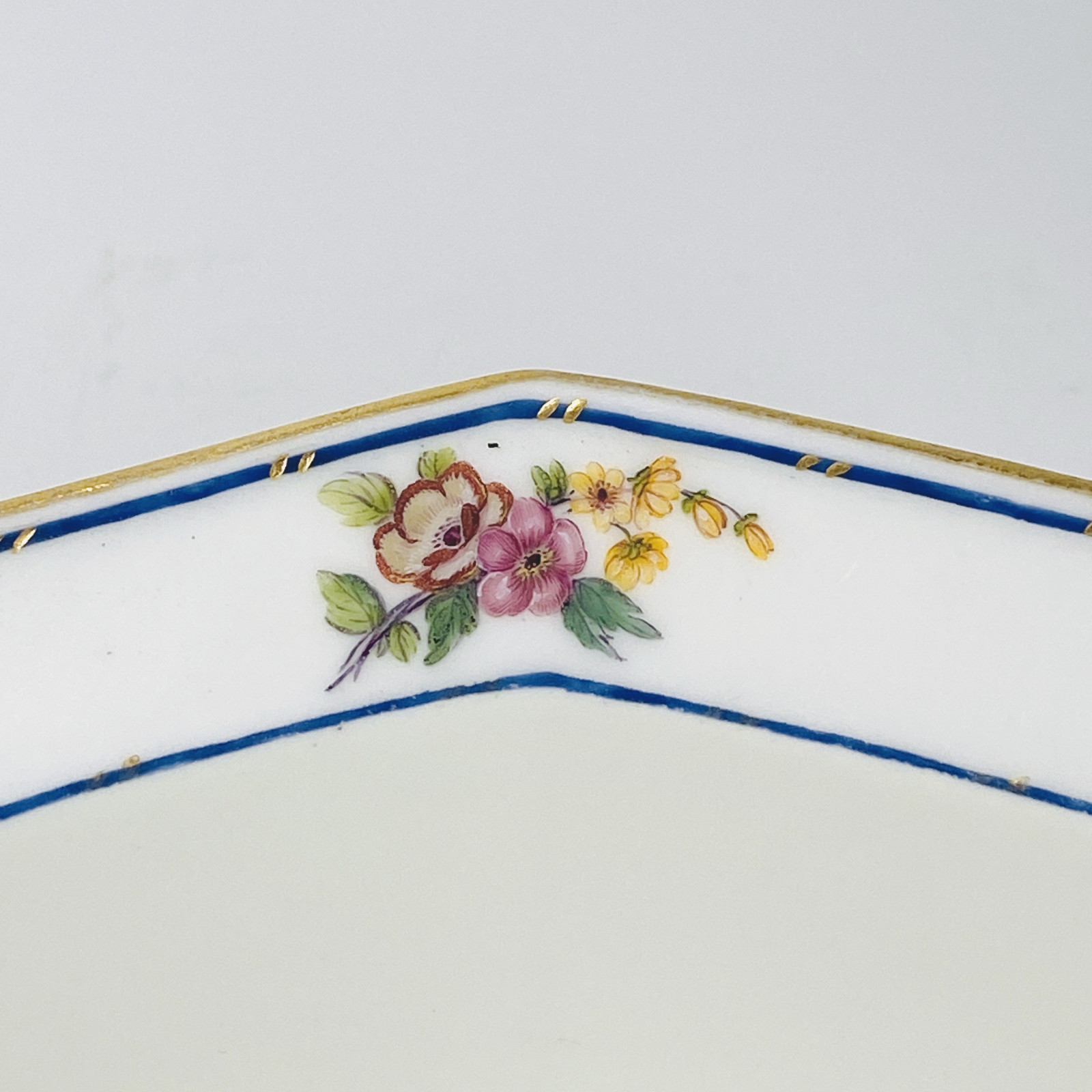 Sèvres - Salad bowl decorated with bouquets of flowers - Eighteenth century