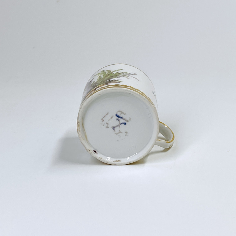 Sèvres - Tasse litron à décor de coeurs enflammés - XVIIIe siècle