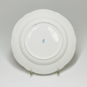 Sèvres - Assiette à décor de bouquets de fleurs et fruits - XVIIIe siècle