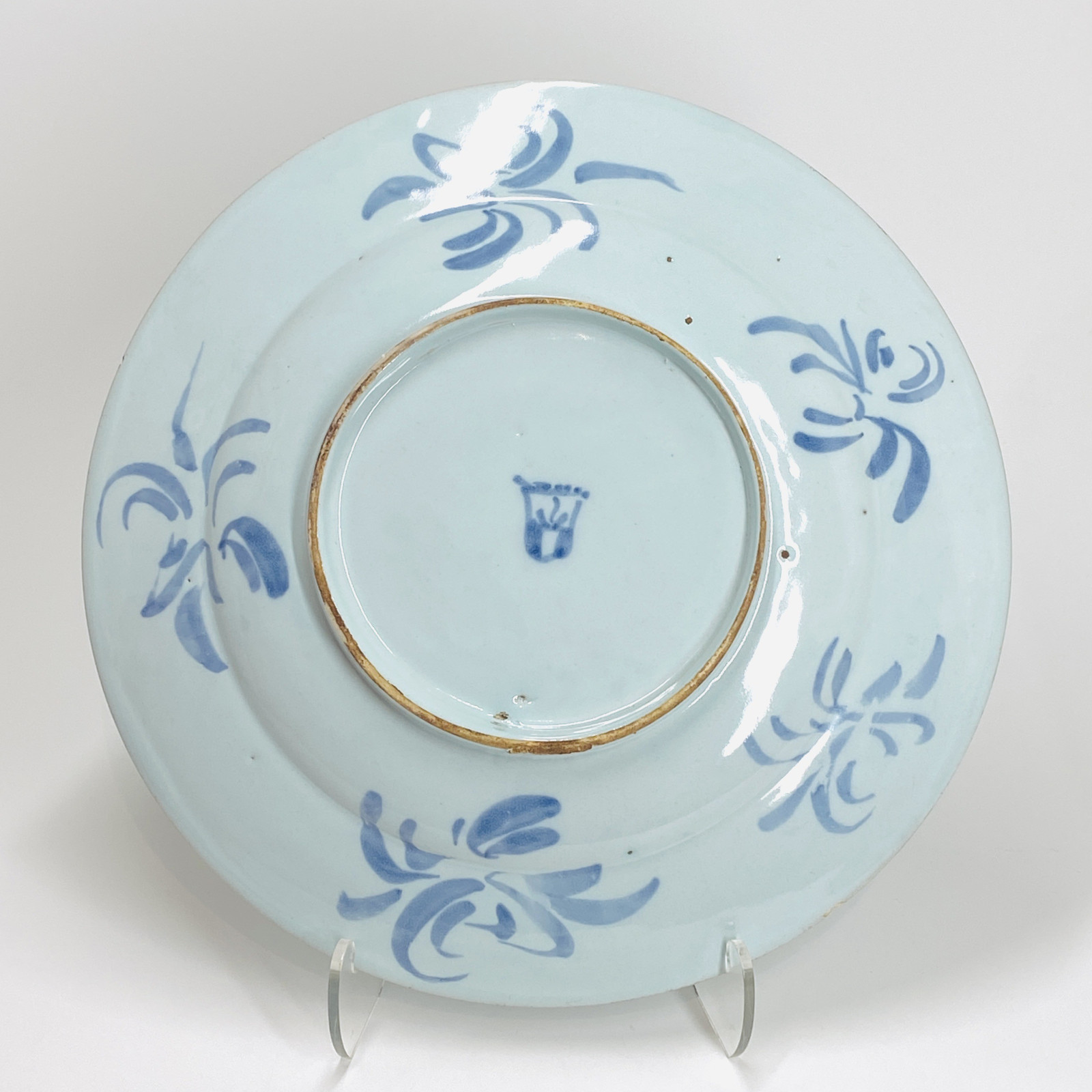 Savone – Grand plat à décor d'un pont devant un château – Vers 1700