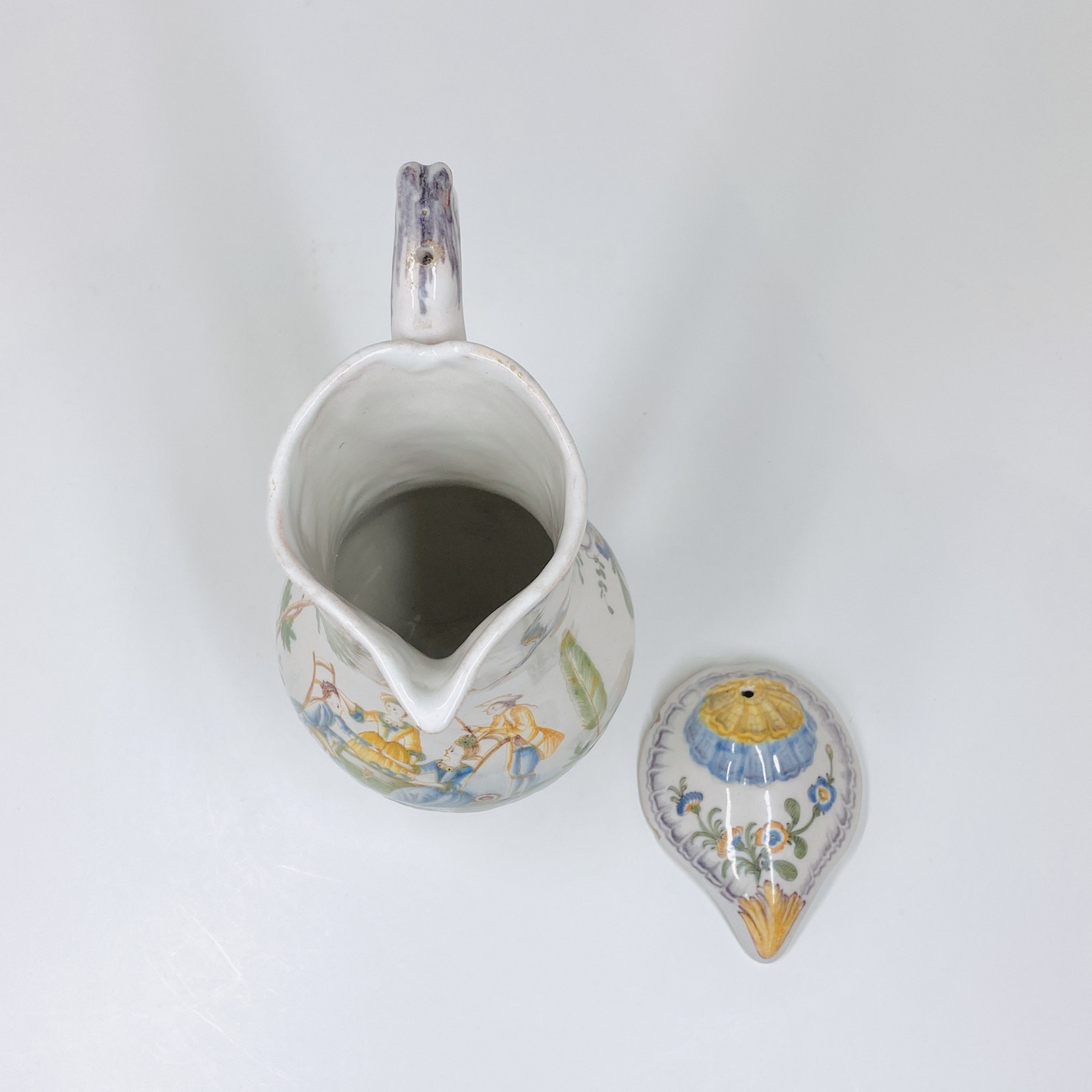 Varages - Rare pichet décoré d'une scène représentant "Le contrat mariage" - XVIIIe siècle