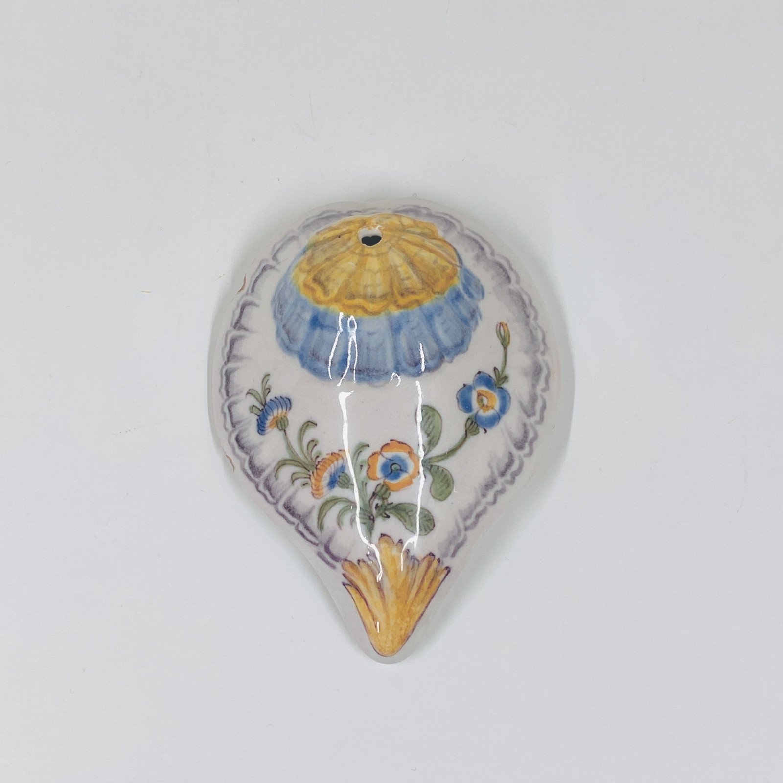 Varages - Rare pichet décoré d'une scène représentant "Le contrat mariage" - XVIIIe siècle