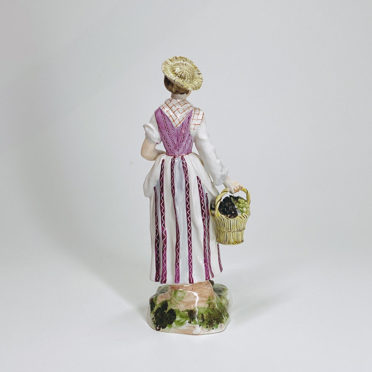 Lunéville - Earthenware statuette representing a young woman - Eighteenth century
