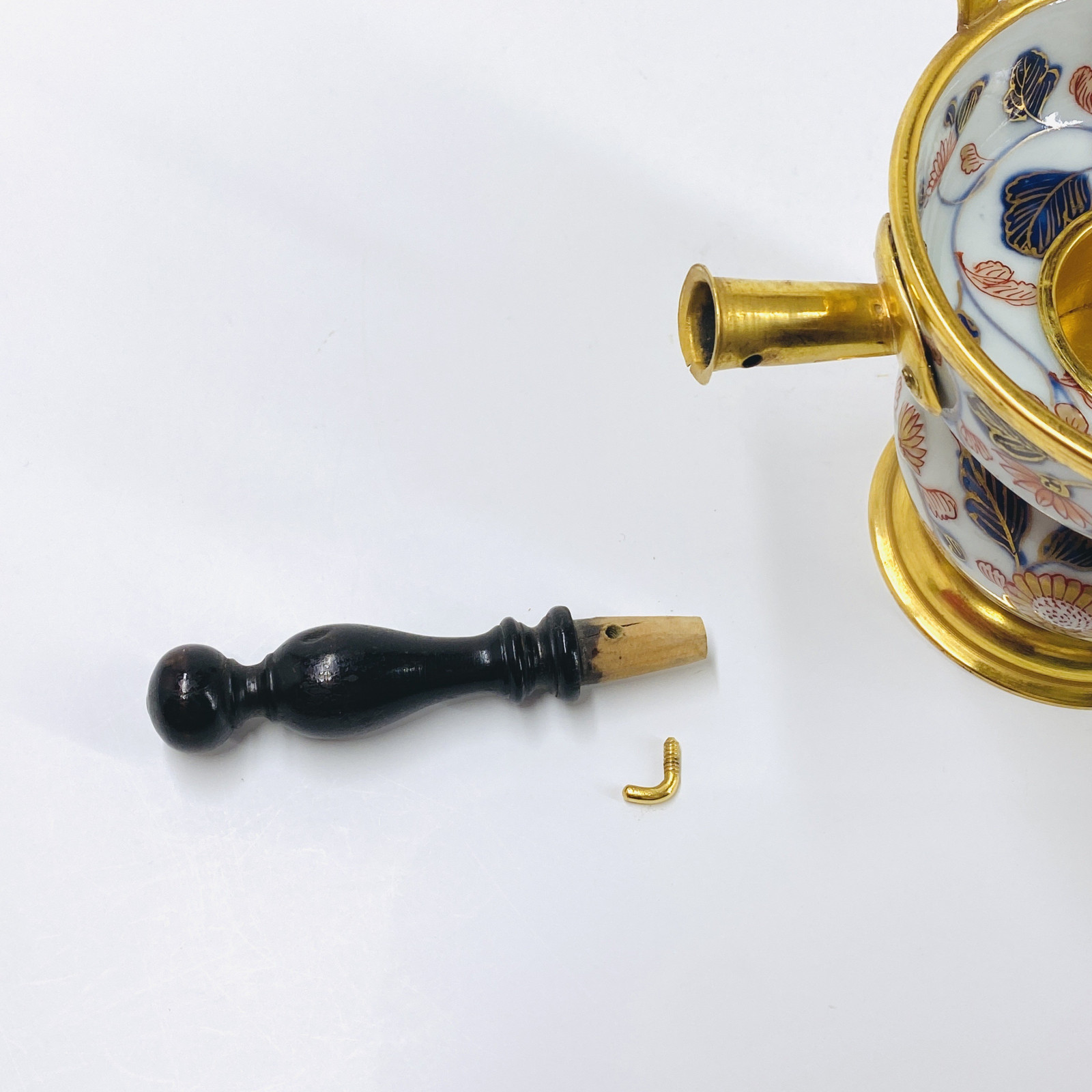 Japan - Small stove with Imari decoration - Eighteenth century