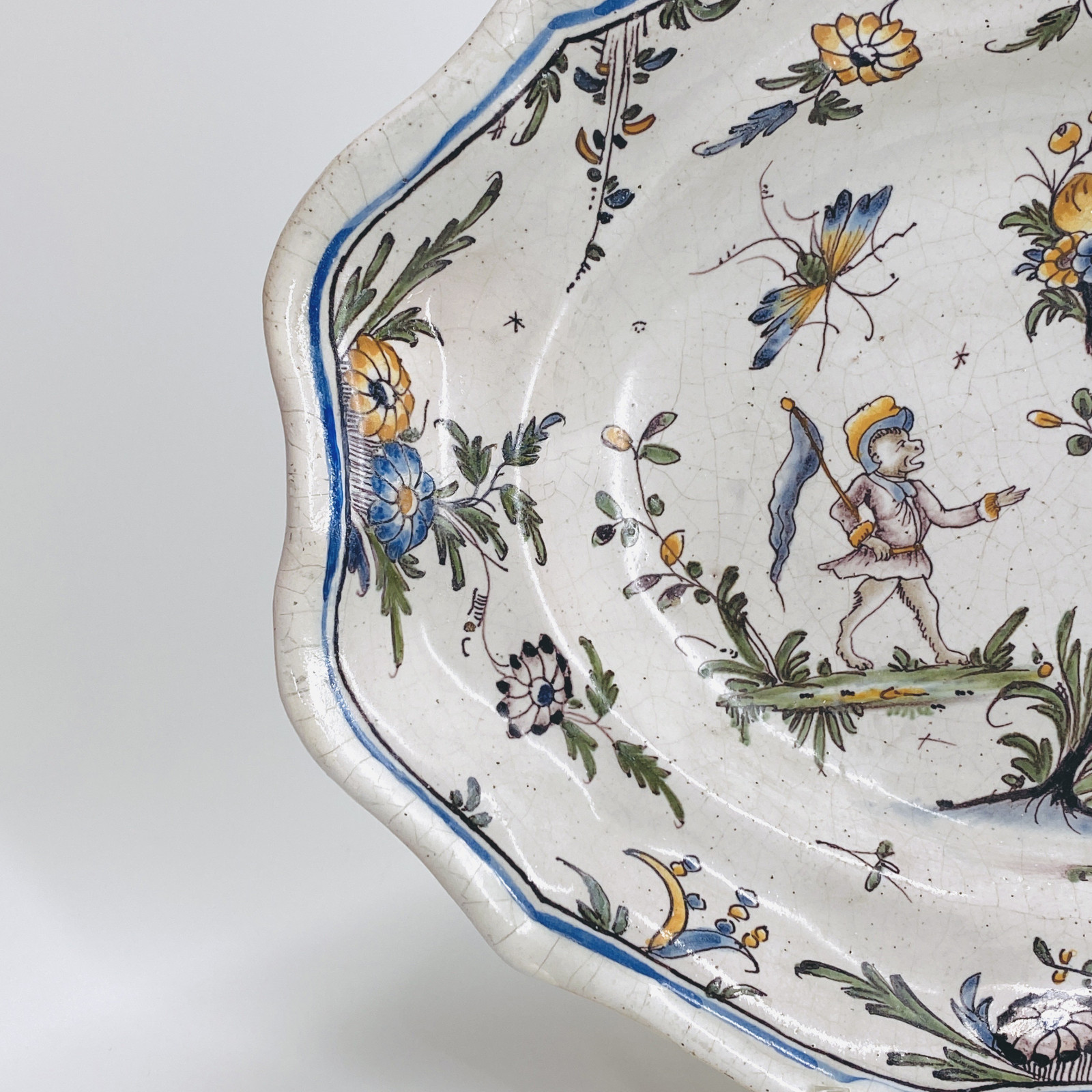 Lyon - Dish decorated with grotesques - Eighteenth century