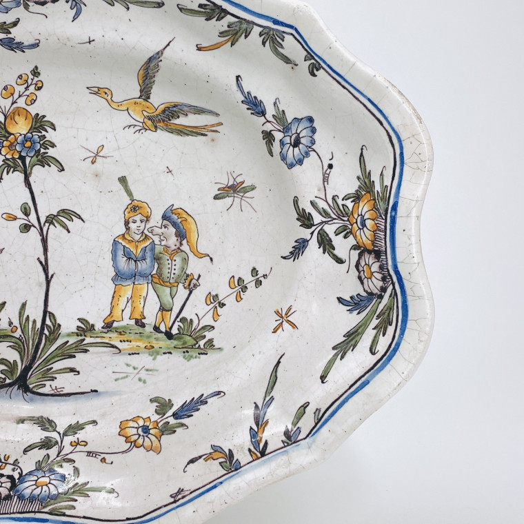 Lyon - Dish decorated with grotesques - Eighteenth century
