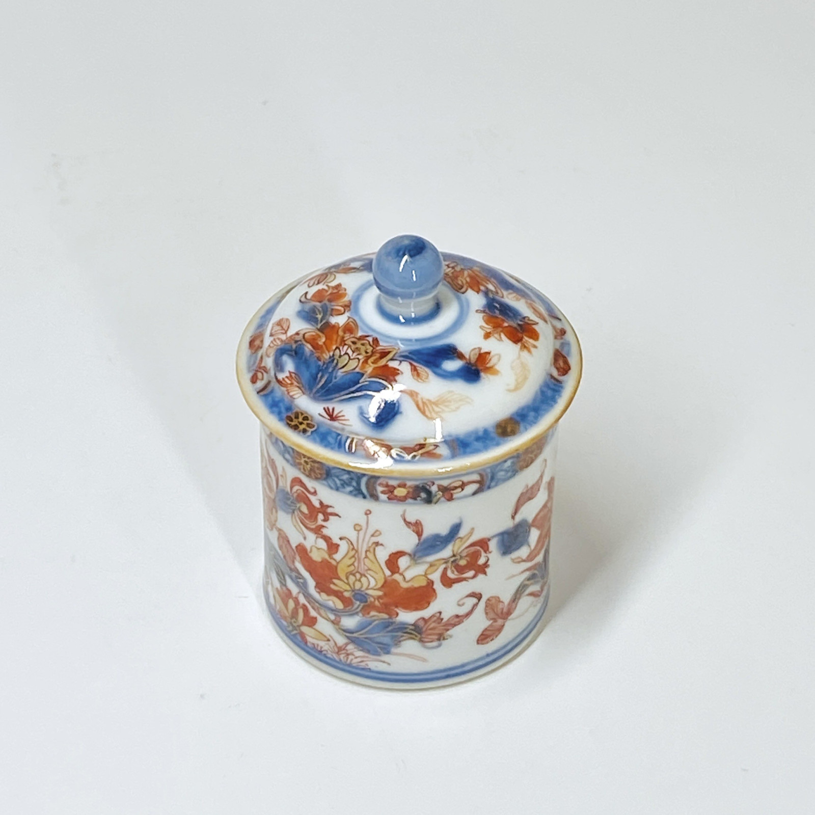 China - Ointment jar with Imari decoration - Eighteenth century