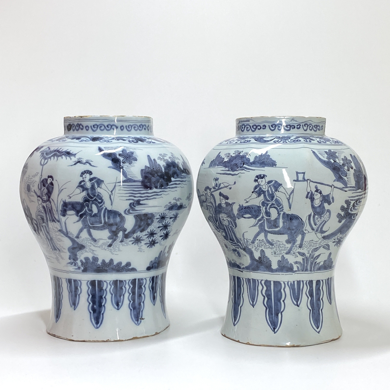 Delft - Deux potiches à décor aux chinois - Fin du XVIIe siècle