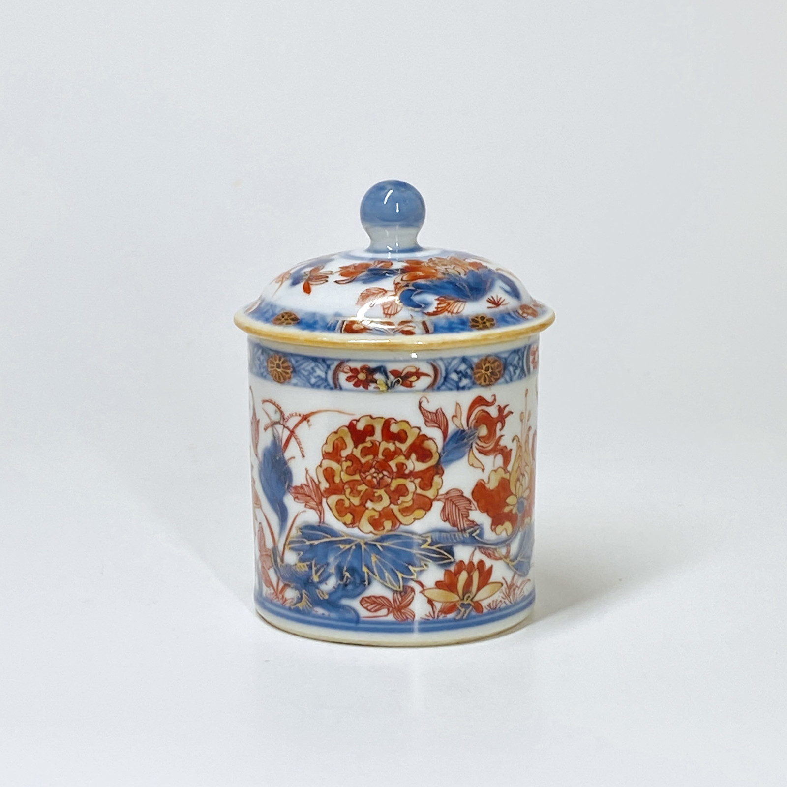 China - Ointment jar with Imari decoration - Eighteenth century
