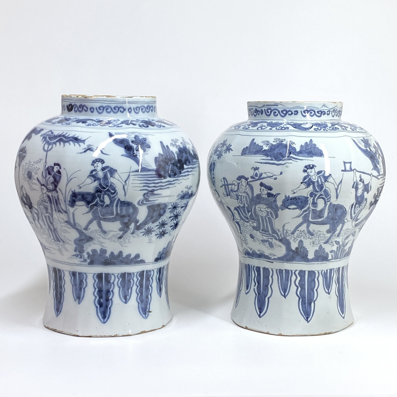 Delft - Deux potiches à décor aux chinois - Fin du XVIIe siècle