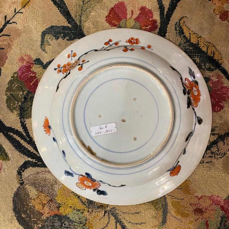 Japanese porcelain dish with Imari decoration - early eighteenth century