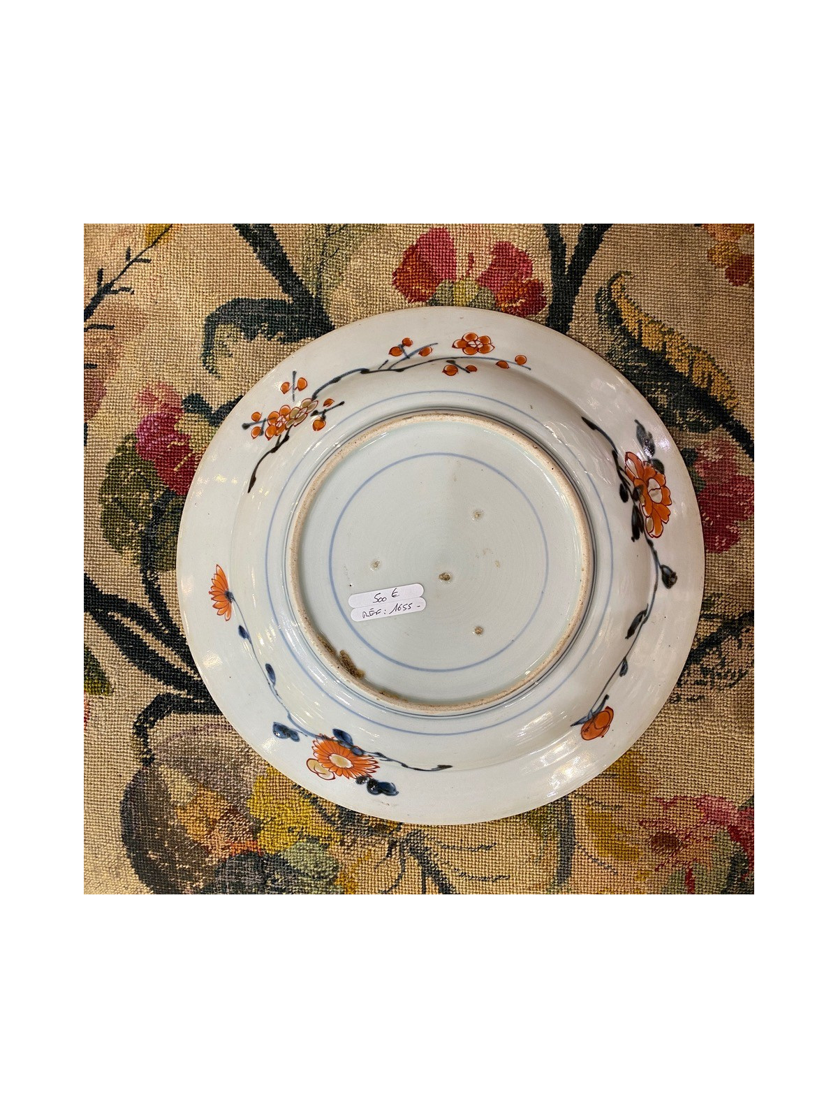 Japanese porcelain dish with Imari decoration - early eighteenth century