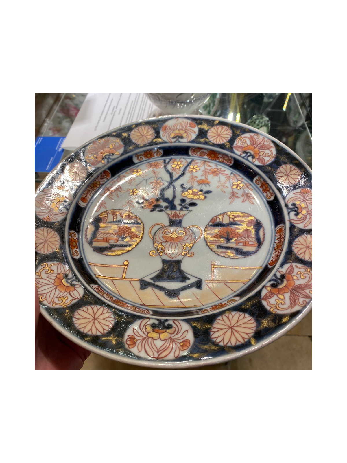 Japanese porcelain dish with Imari decoration - early eighteenth century