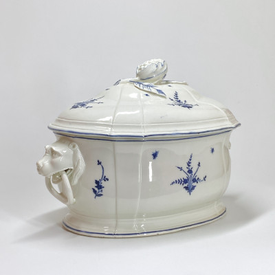 Arras - Rare terrine aux lions en porcelaine tendre - XVIIIe siècle