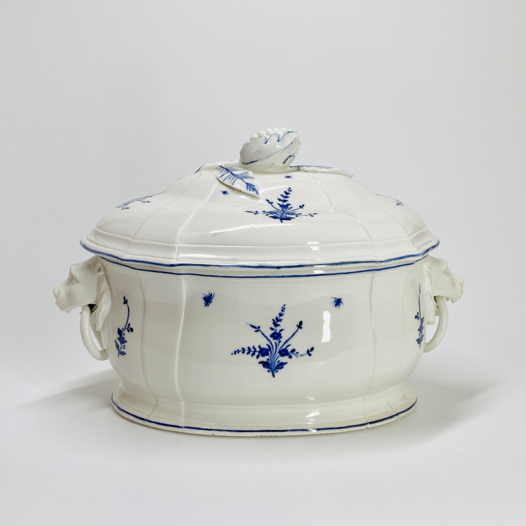 Arras - Rare terrine aux lions en porcelaine tendre - XVIIIe siècle