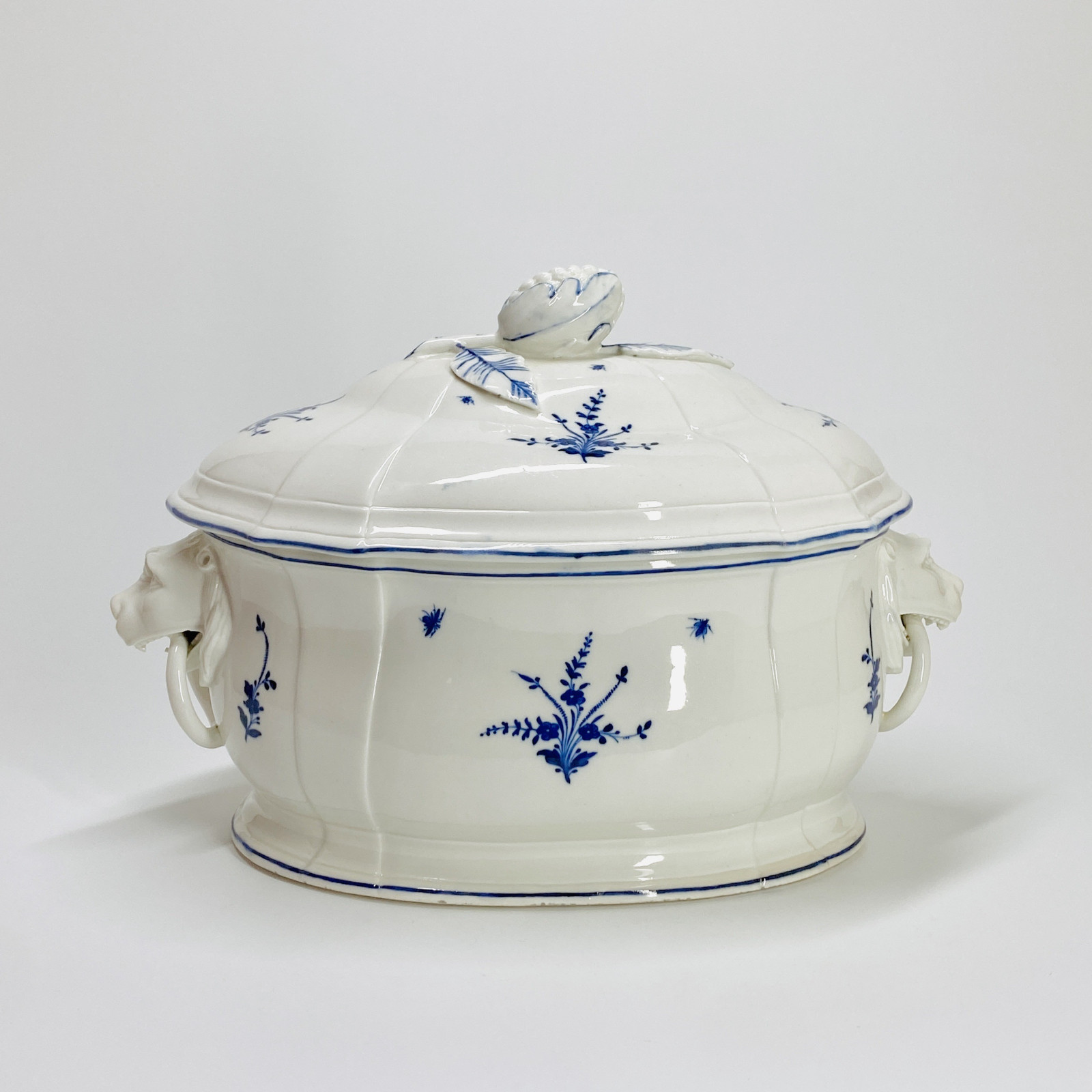 Arras - Rare terrine aux lions en porcelaine tendre - XVIIIe siècle