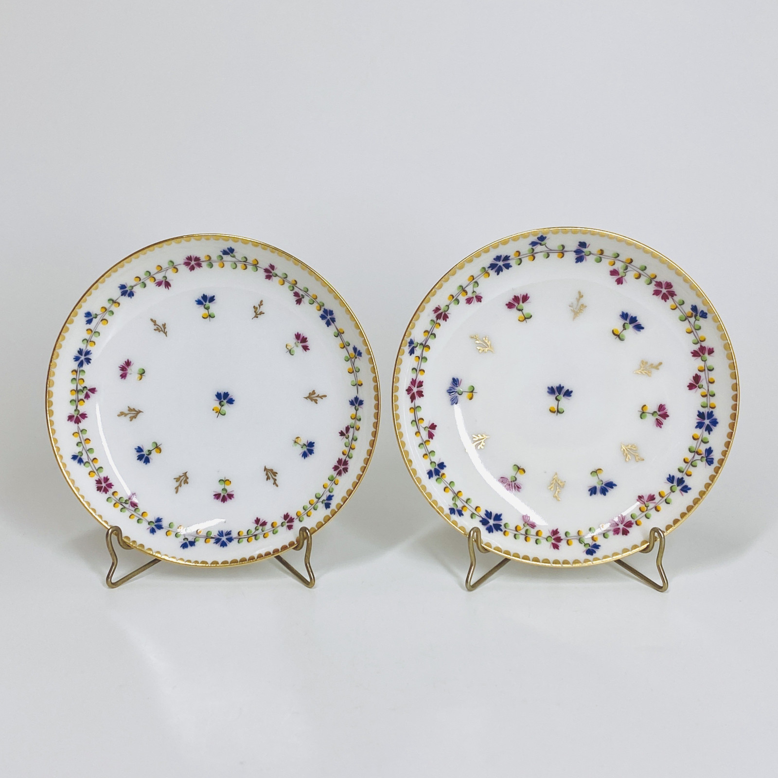 Nyon - Paire de tesse à décor aux barbeaux - XVIIIe siècle