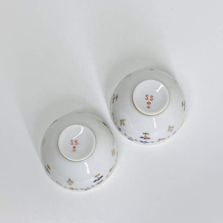 Nyon - Paire de tesse à décor aux barbeaux - XVIIIe siècle