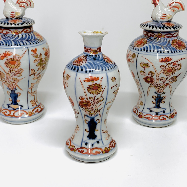 Garniture en porcelaine du Japon à décor Imari - Arita - Début du XVIIIe siècle